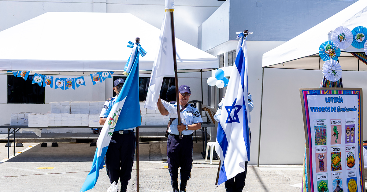 Ingreso de la bandera de Guatemala Israel y Golan